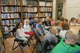przedszkolaki-w-bibliotece_7